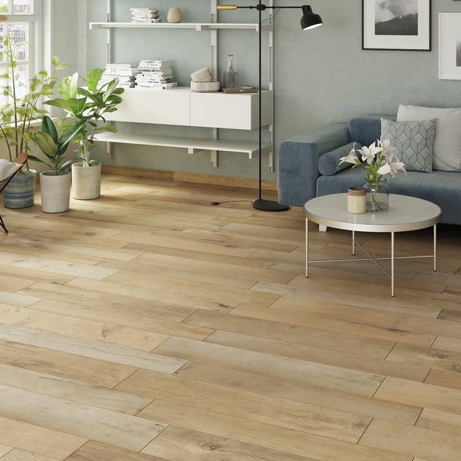 Wood effect porcelain stoneware