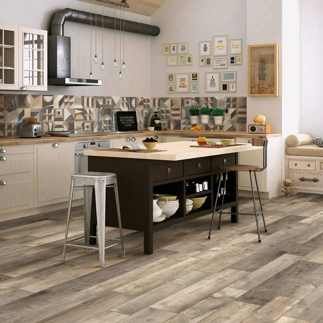 Wood effect porcelain stoneware