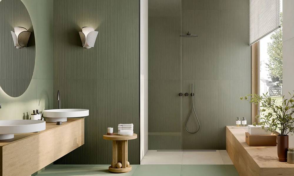 Idee per rivestire il bagno con superfici in gres porcellanato: funzionalità e stile