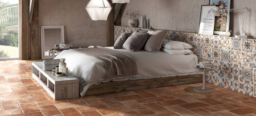 Quattro idee per decorare la parete dietro il letto