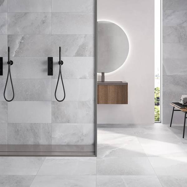 Consigli di stile per arredare un bagno piccolo e…